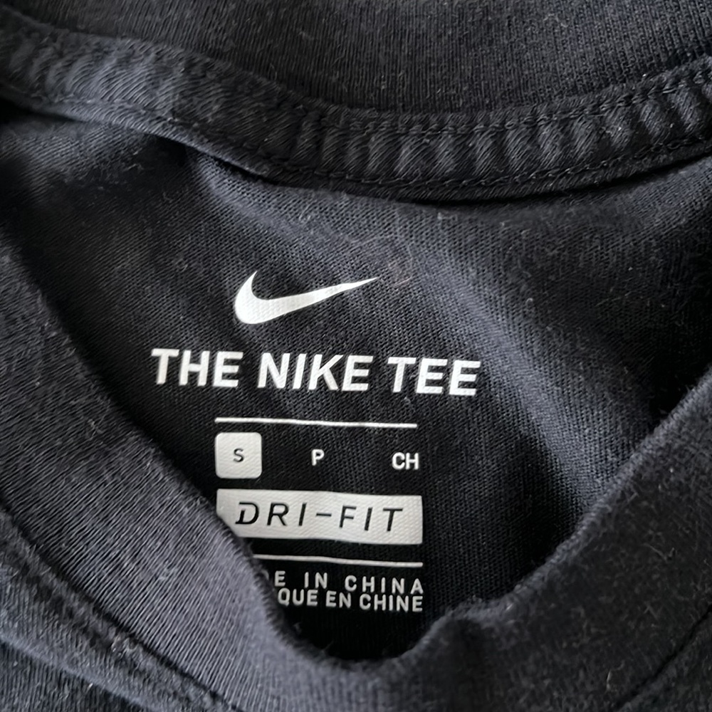 Nike Men's Graphic Dri-Fit Tee - Size Small - Picture 3 of 5